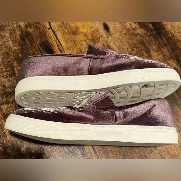 Vince Camuto | Brandia ladies slip on fashion sneakers. Size: 7.5W - Picture 5 of 14